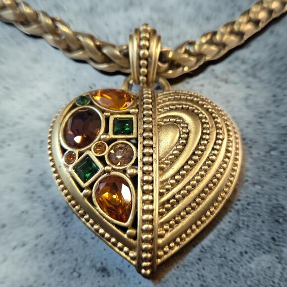 OSCAR de LA RENTA Chunky Crystal Heart 36" Wheat Chain Toggle Statement Necklace - Picture 4 of 6